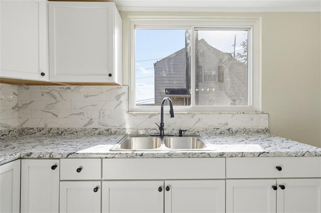 4423 Outlook Drive West Mifflin, PA 15122 - Photo 6 of 31