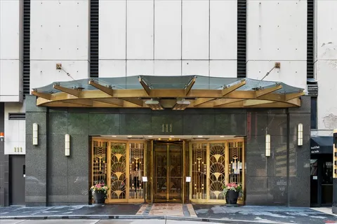 $400,000 | 111 East Chestnut Street, Unit 34J, Chicago, IL 60611