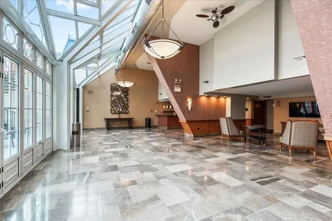 $400,000 | 111 East Chestnut Street, Unit 34J, Chicago, IL 60611