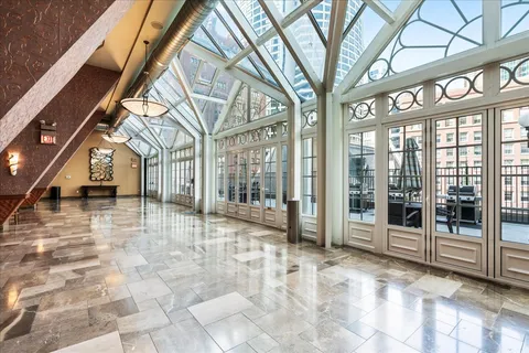 $400,000 | 111 East Chestnut Street, Unit 34J, Chicago, IL 60611