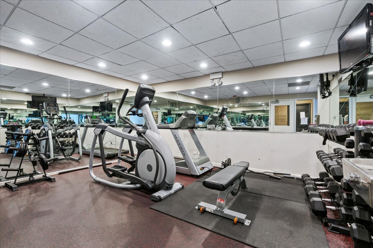 111 East Chestnut Street, Unit 34J Chicago, IL 60611 - Photo 19 of 23