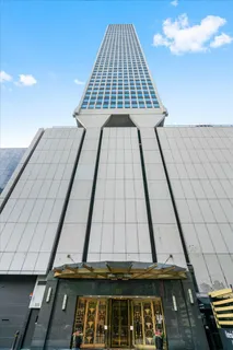 $400,000 | 111 East Chestnut Street, Unit 34J, Chicago, IL 60611