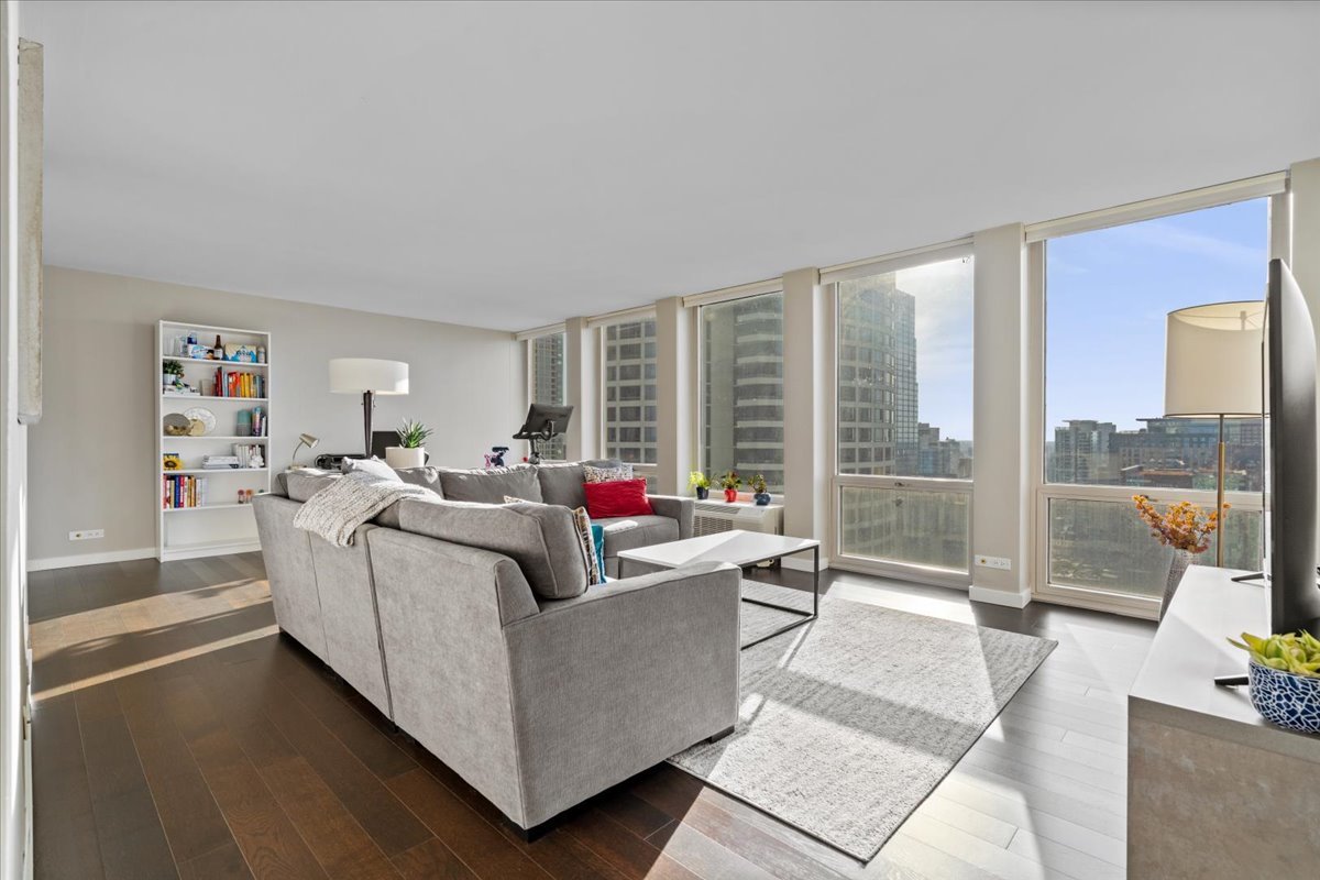 111 East Chestnut Street, Unit 34J Chicago, IL 60611 - Photo 3 of 23