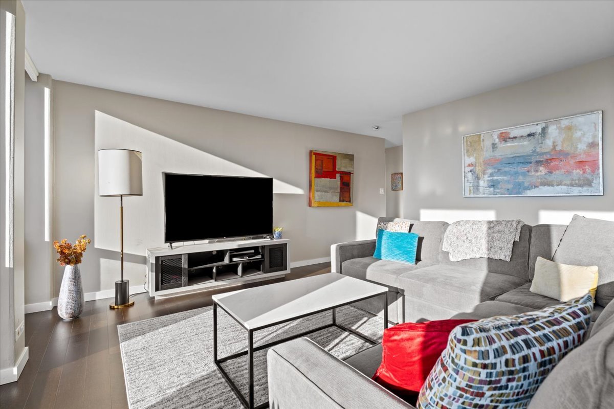 111 East Chestnut Street, Unit 34J Chicago, IL 60611 - Photo 6 of 23