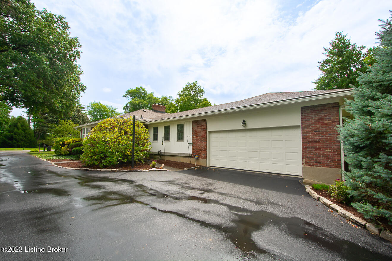 2404 Merrick Road Louisville, KY 40207 - Photo 46 of 54 Garage