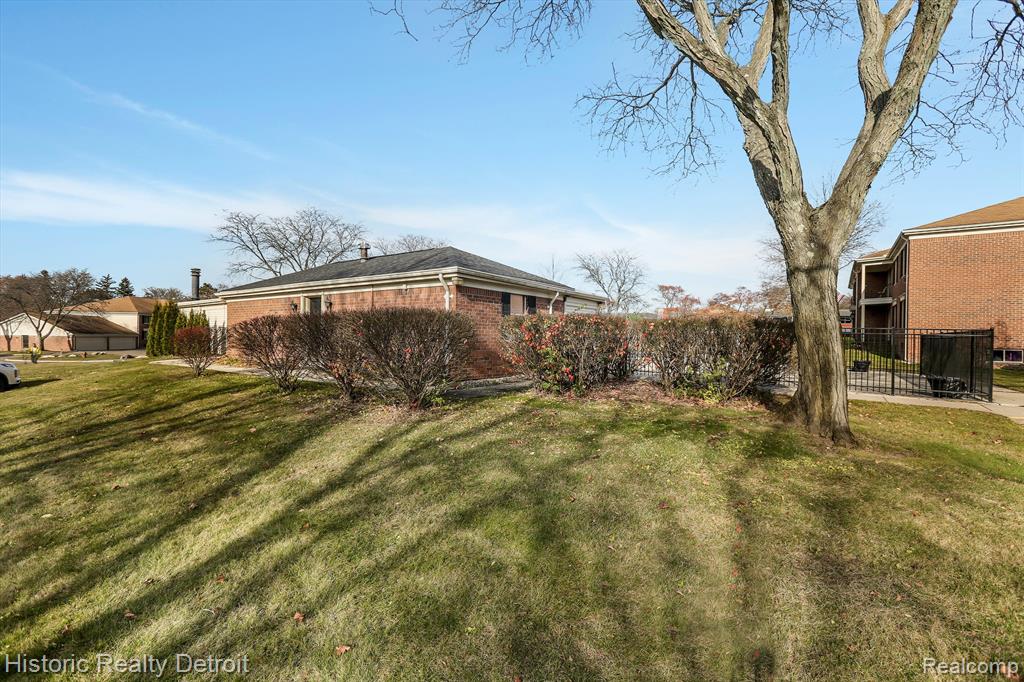 29656 Middlebelt Road, Unit 1403 Farmington Hills, MI 48334 - Photo 33 of 39