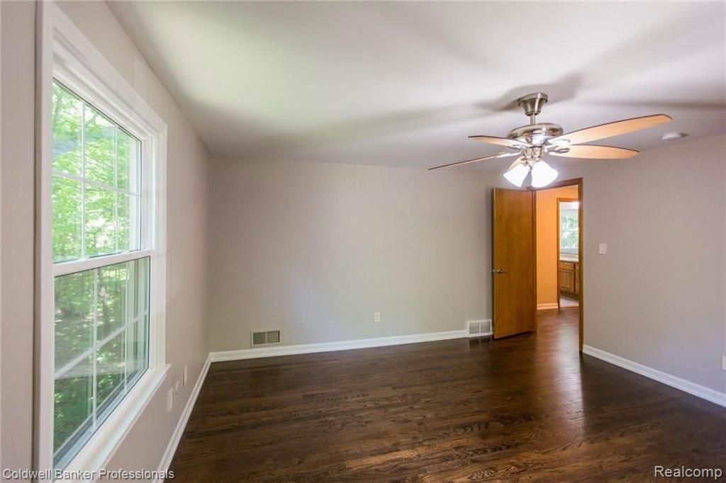 29075 Summerwood Road Farmington, MI 48334 - Photo 26 of 41