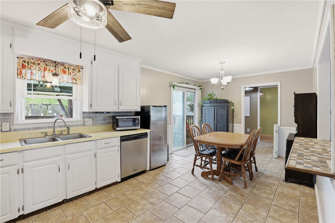 904 New Prospect Church Road Anderson, SC 29625 - Photo 7 of 31 This spacious kitchen offers casual dining and outdoor access.