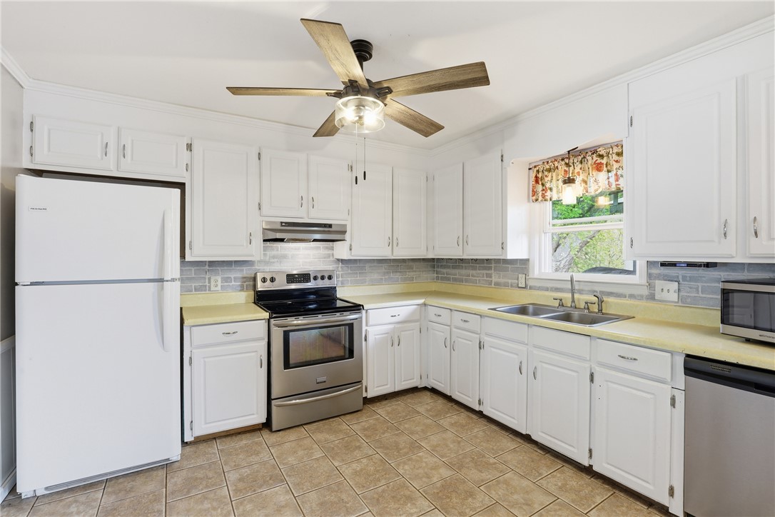 904 New Prospect Church Road Anderson, SC 29625 - Photo 10 of 31 This spacious kitchen offers ample cabinet storage and an inviting atmosphere for everyday living.