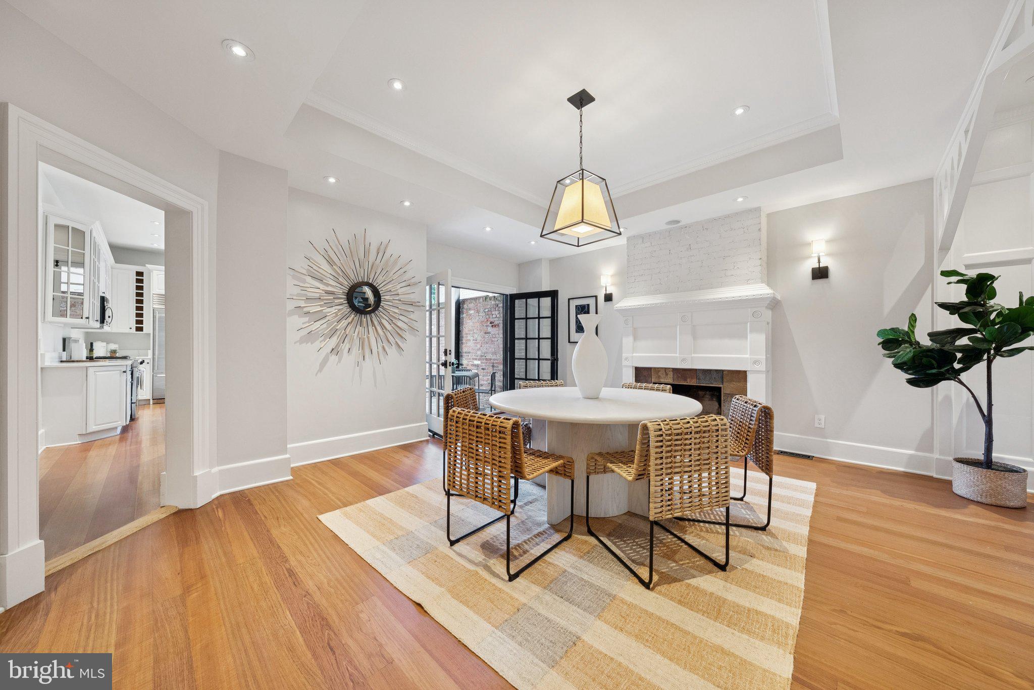 1849 Calvert Street Northwest Washington, DC 20009 - Photo 7 of 45 Spacious dining room.