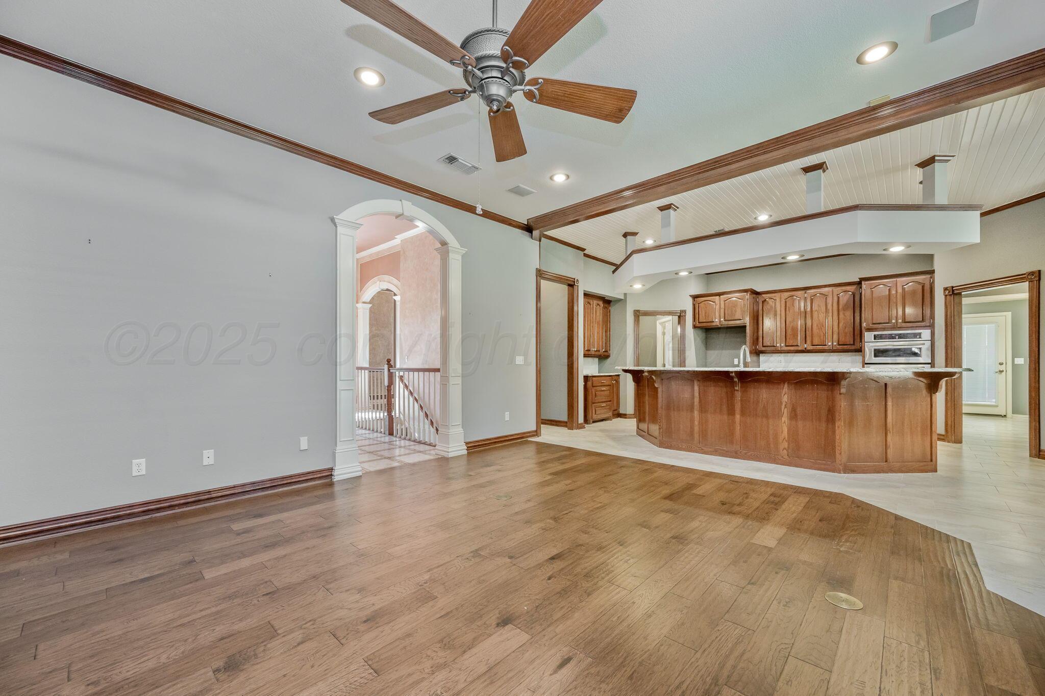 7408 Park Ridge Drive Amarillo, TX 79119 - Photo 13 of 51 a view of a livingroom with a kitchen