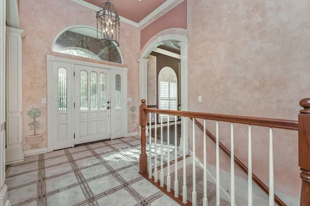 a view of entryway with interior