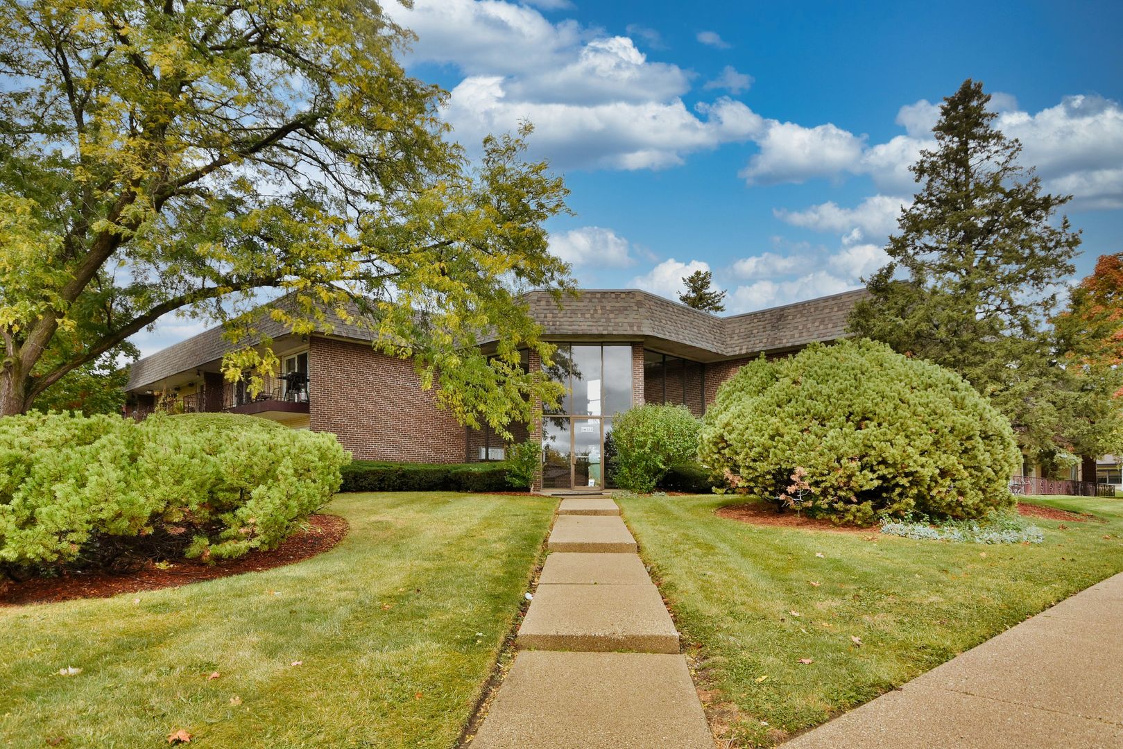 3-n550 Crown Road, Unit 9 Elmhurst, IL 60126 - Photo 1 of 28 Gallery Image 1