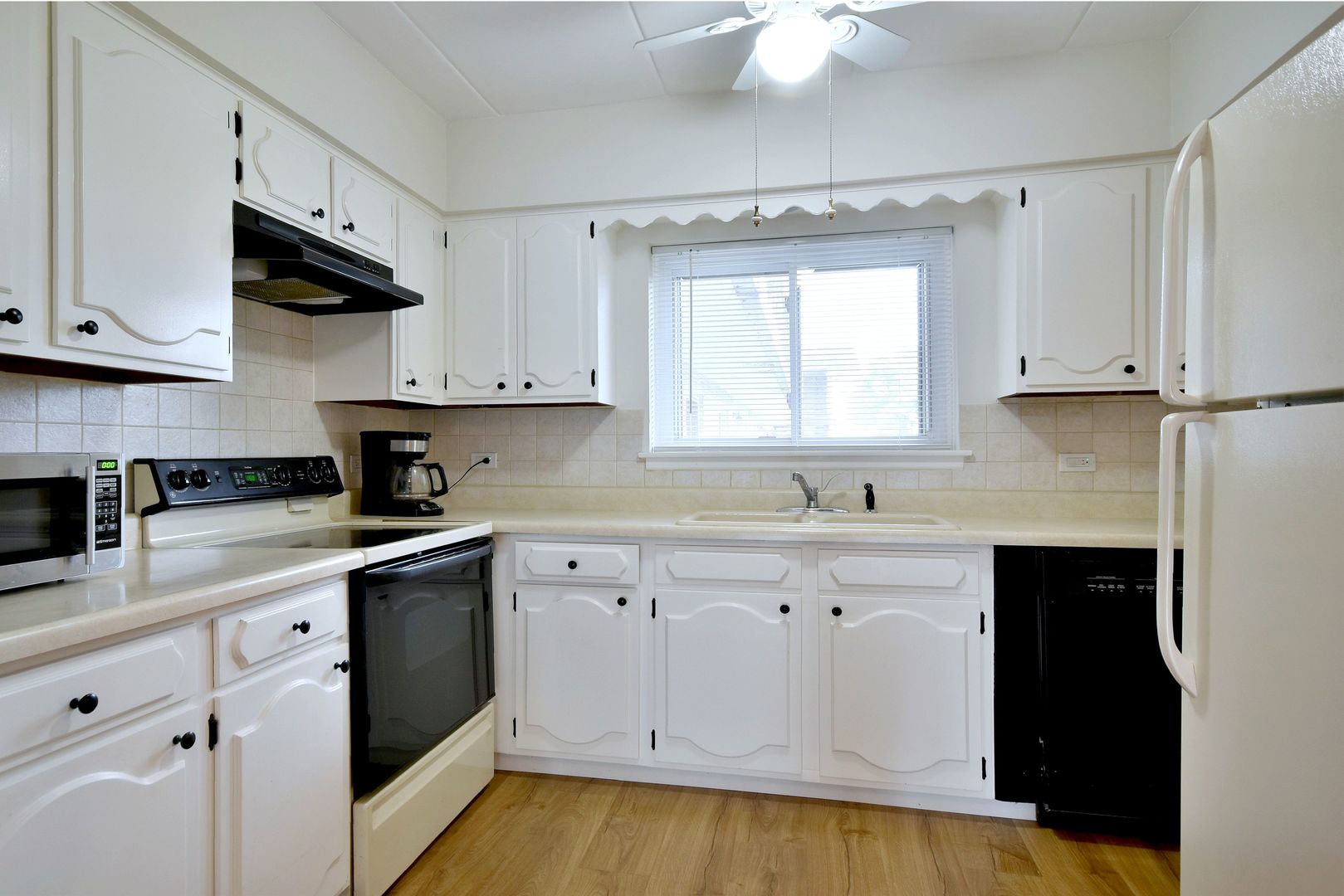 3-n550 Crown Road, Unit 9 Elmhurst, IL 60126 - Photo 11 of 28 Gallery Image 11