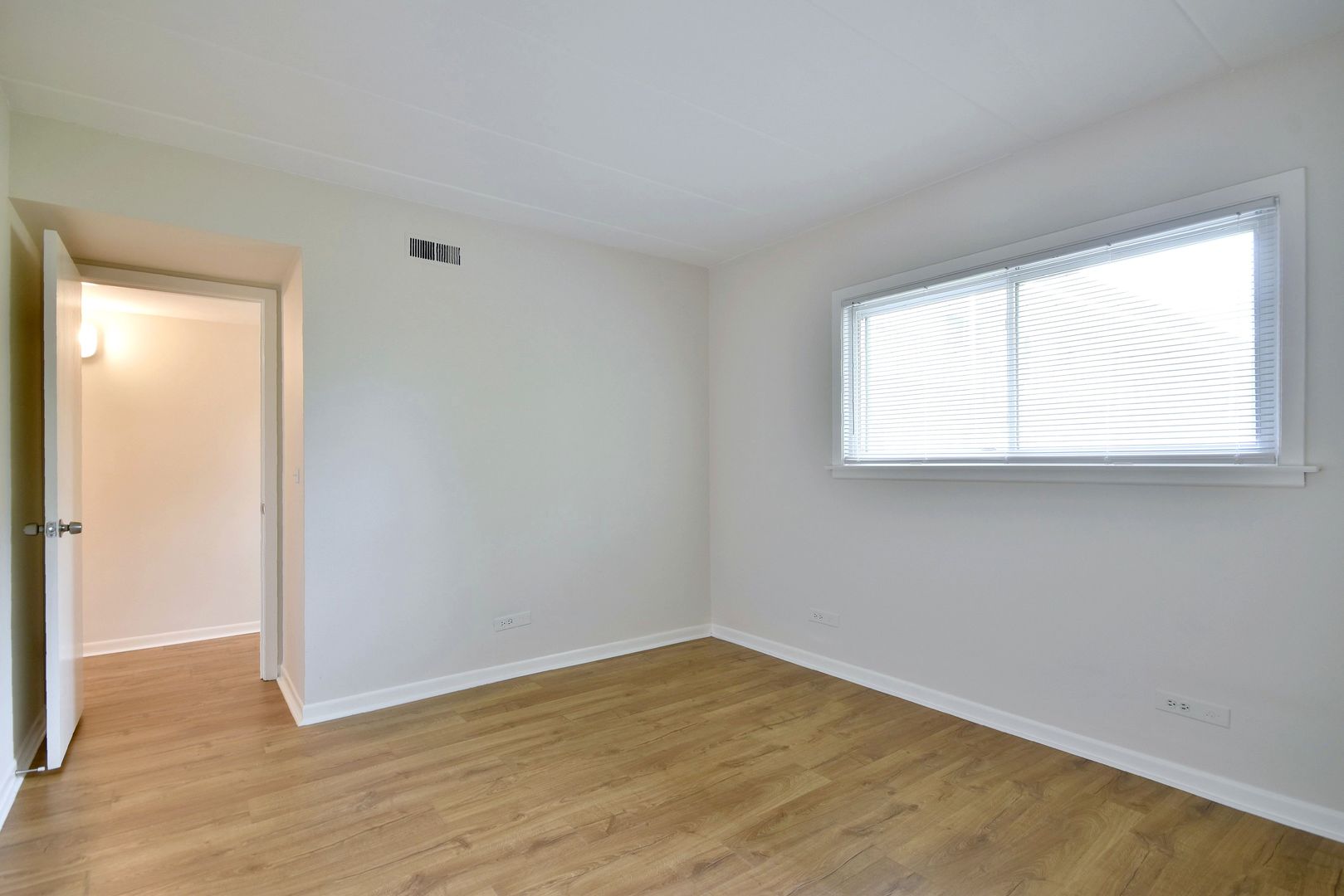 3-n550 Crown Road, Unit 9 Elmhurst, IL 60126 - Photo 19 of 28 Gallery Image 19