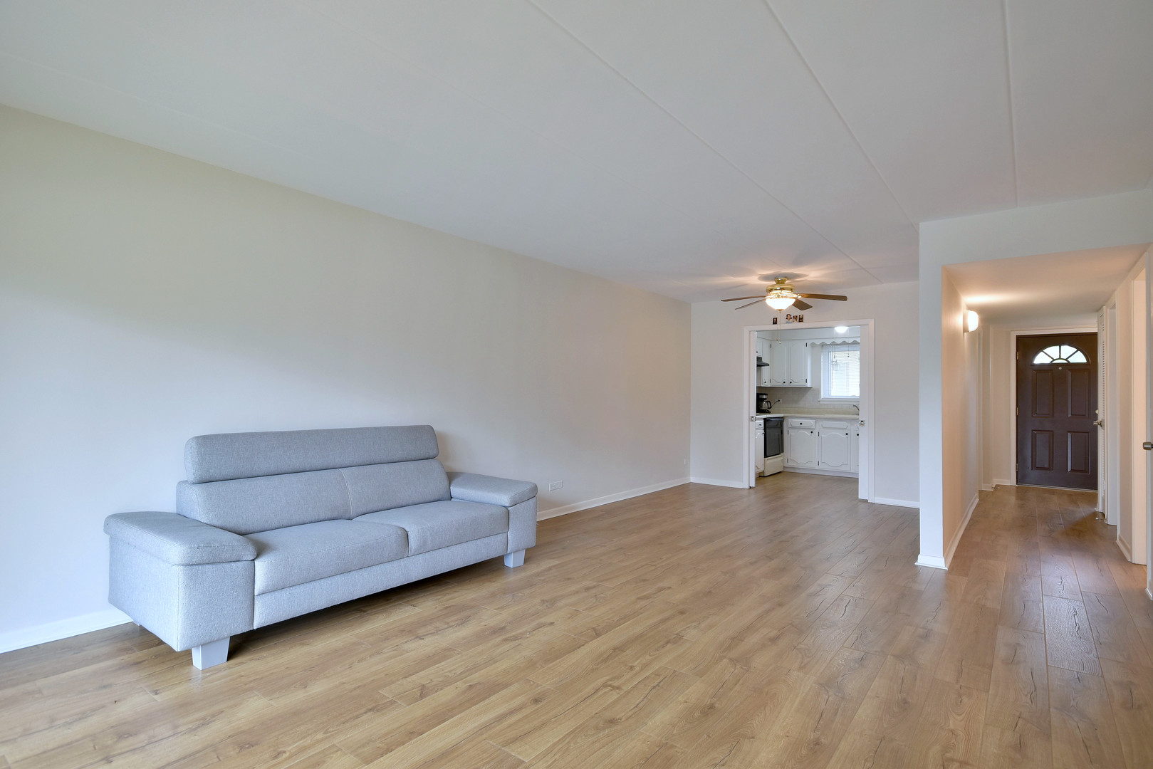3-n550 Crown Road, Unit 9 Elmhurst, IL 60126 - Photo 4 of 28 Gallery Image 4