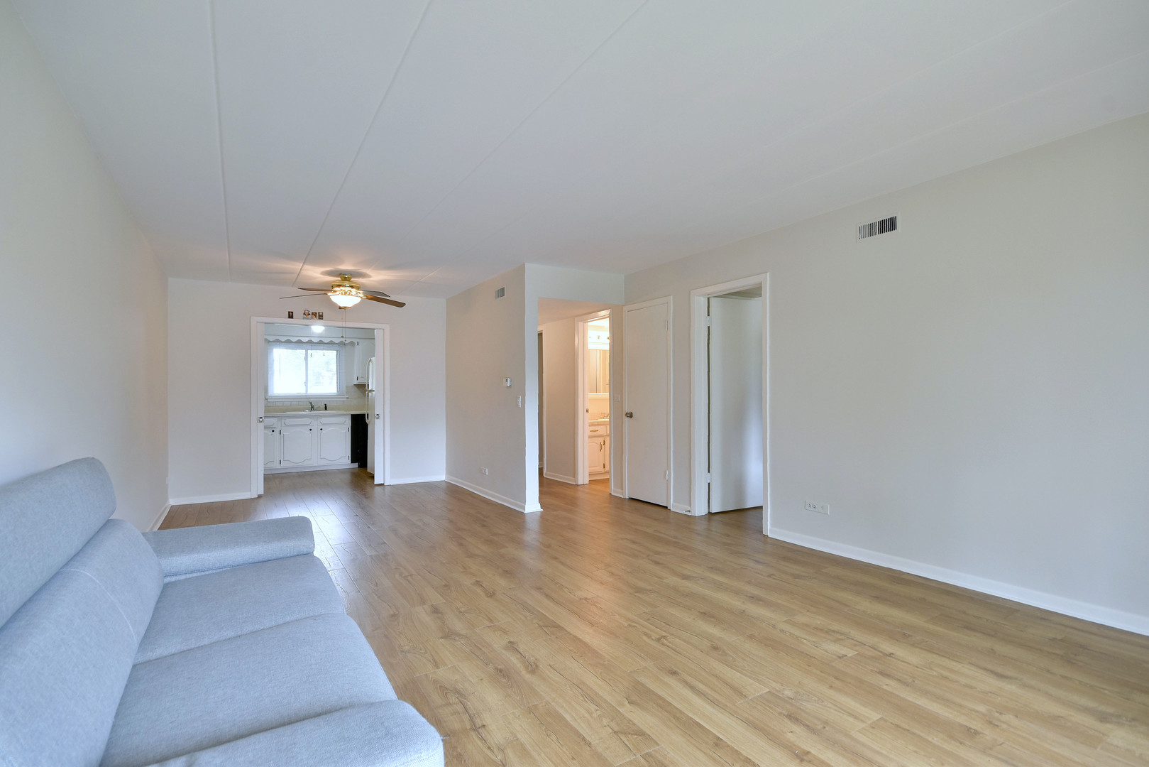 3-n550 Crown Road, Unit 9 Elmhurst, IL 60126 - Photo 6 of 28 Gallery Image 6
