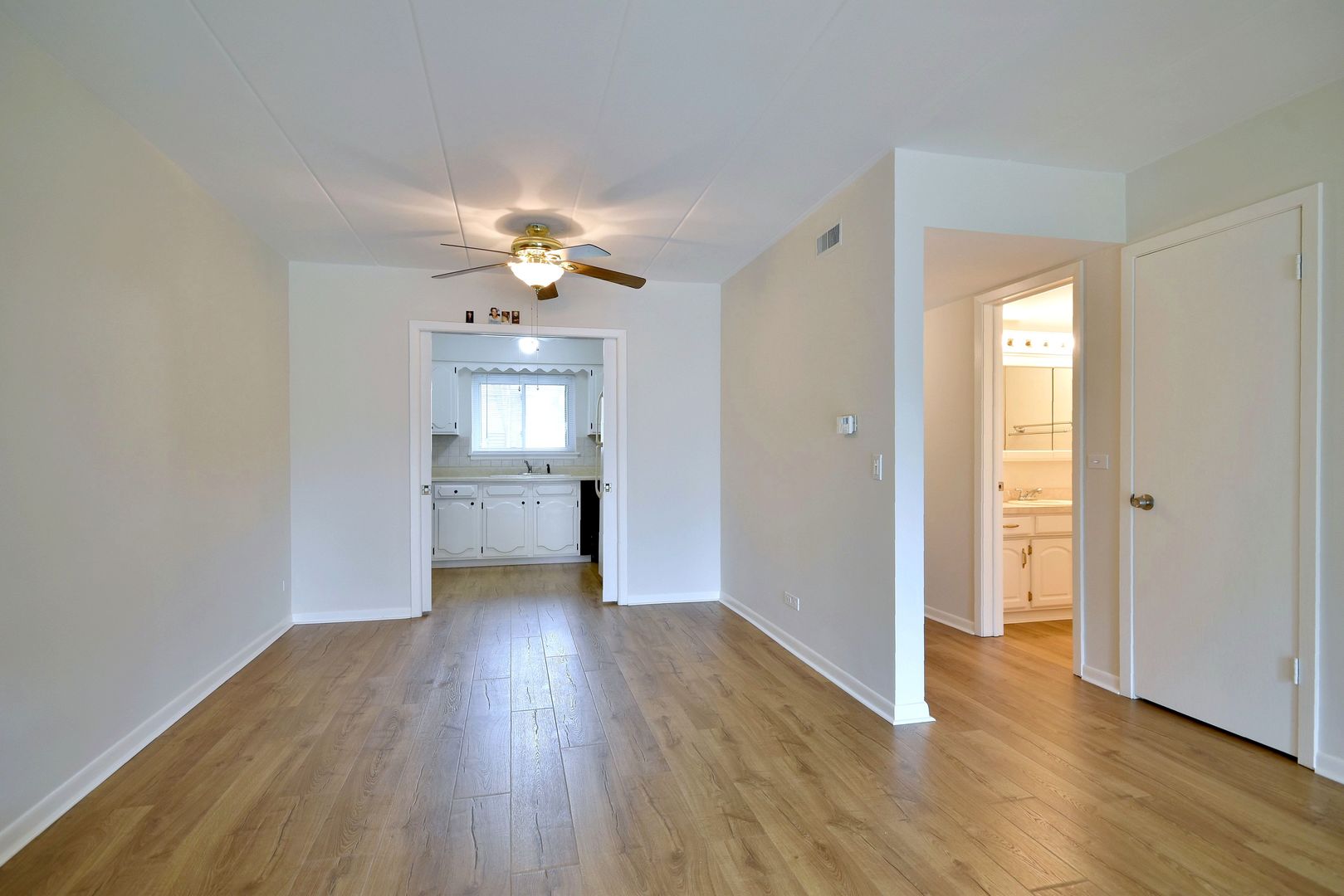 3-n550 Crown Road, Unit 9 Elmhurst, IL 60126 - Photo 9 of 28 Gallery Image 9