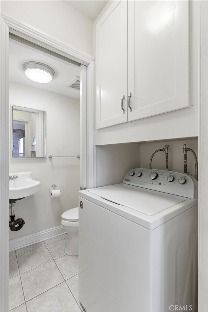 3342 Bradbury Road, Unit 20 Los Alamitos, CA 90720 - Photo 14 of 32 a utility room with dryer and washer