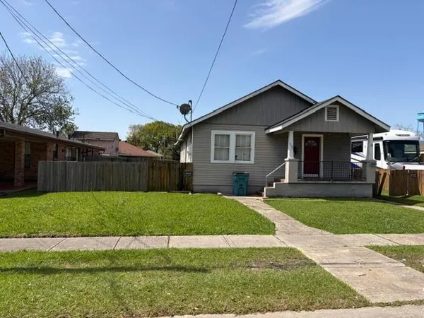 $1,500 | 532 Chalmette Street, Harvey, LA 70058