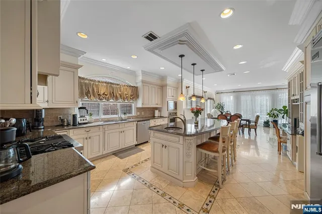 $3,750,000 | 21 Priscilla Lane, Englewood Cliffs, NJ 07632