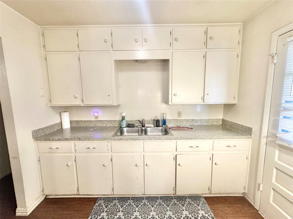 915 North 7th Street Sanger, TX 76266 - Photo 5 of 14
