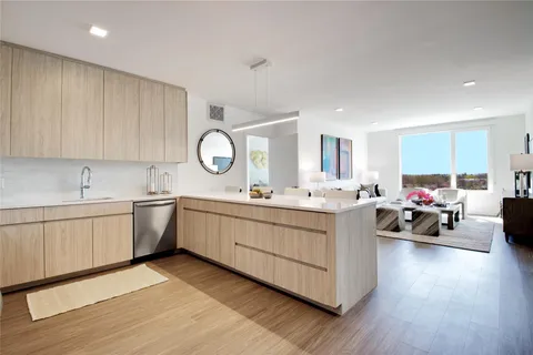 $5,225 | 333 Warner Avenue, Unit 301, Roslyn, NY 11577