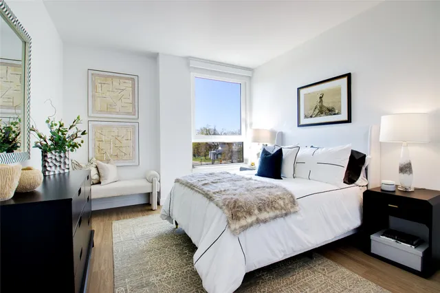 $5,225 | 333 Warner Avenue, Unit 301, Roslyn, NY 11577