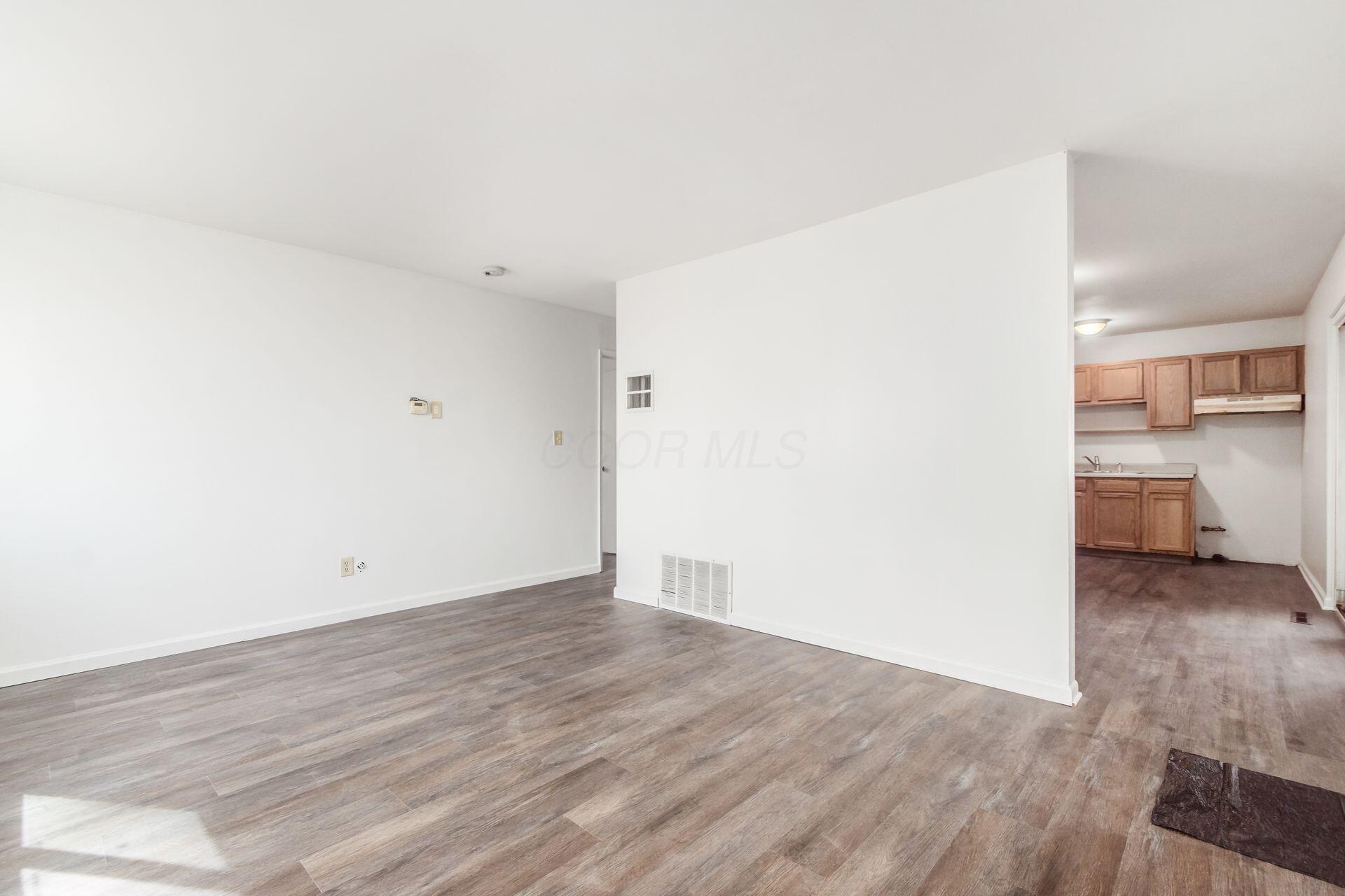 1565 Smith Road Columbus, OH 43207 - Photo 7 of 24 007_9a5c6fc91_M 1565 Smith008