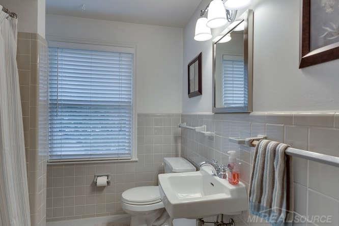 1376 Harvard Road Grosse Pointe Park, MI 48230 - Photo 22 of 32