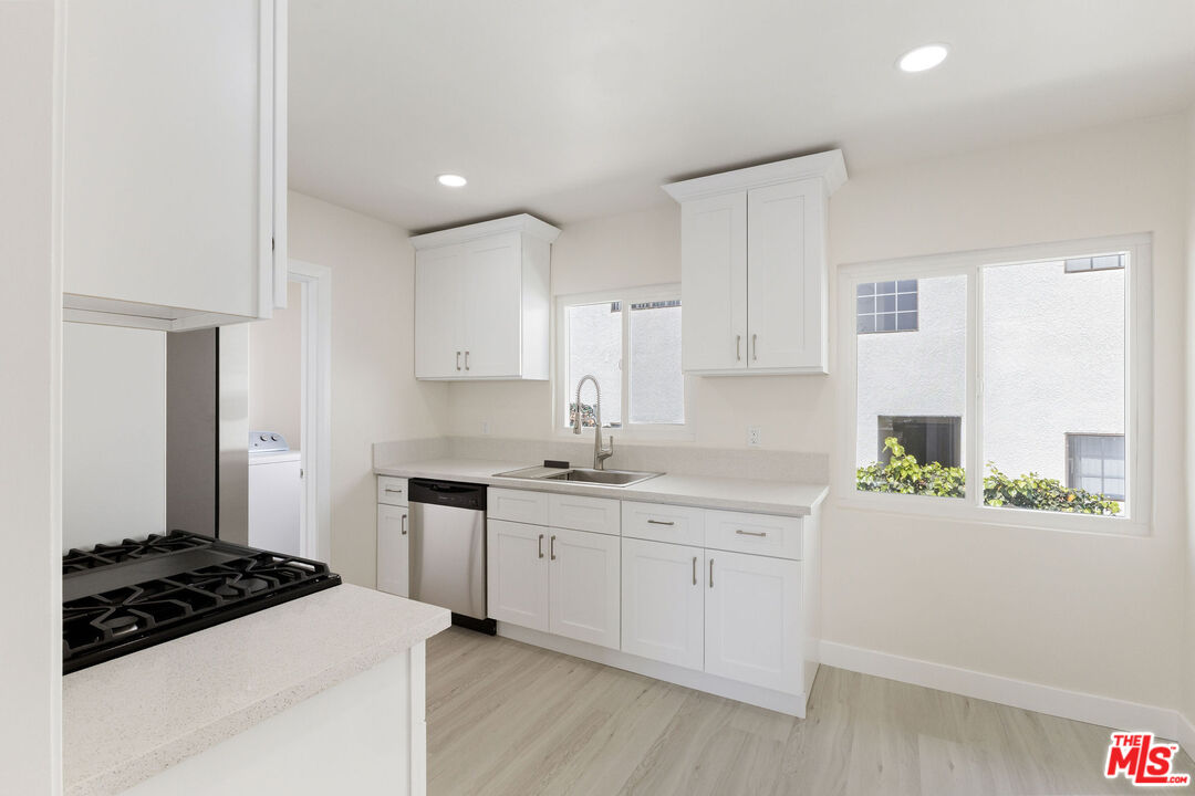 7131 Ramsgate Avenue Los Angeles, CA 90045 - Photo 12 of 25