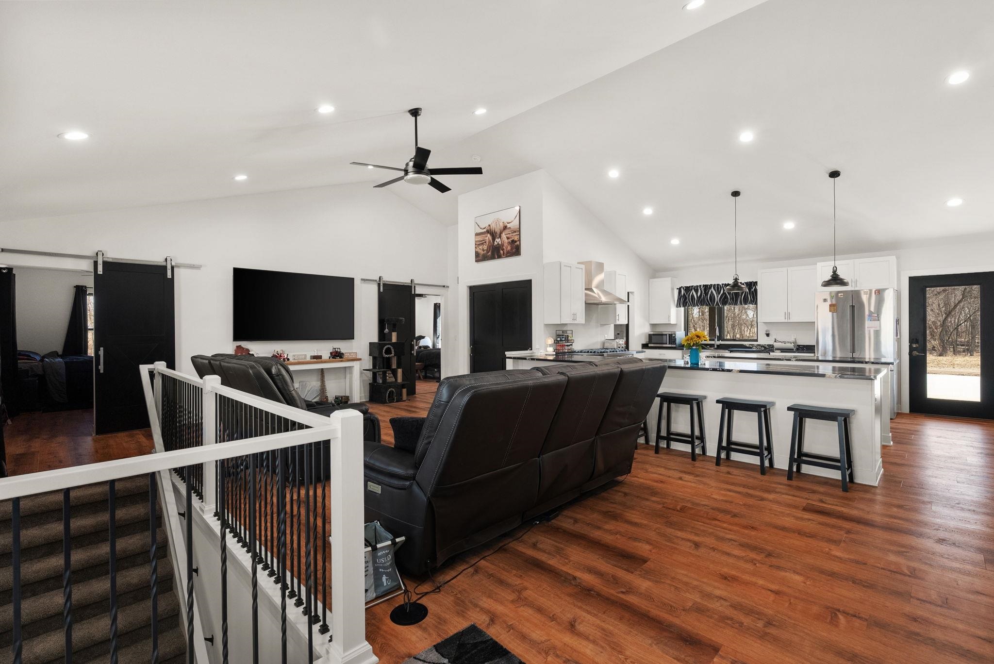 11218 North Crocker Road Brooklyn, WI 53521 - Photo 4 of 46