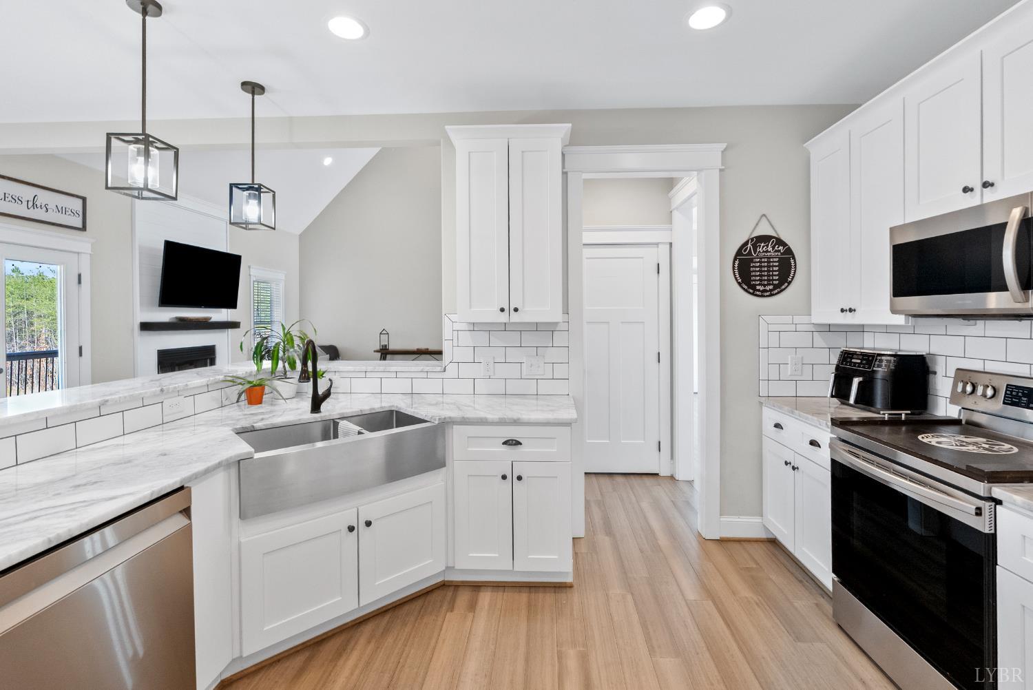 835 Sunset Ridge Drive Concord, VA 24538 - Photo 15 of 57 a kitchen with appliances a sink cabinets and wooden floor
