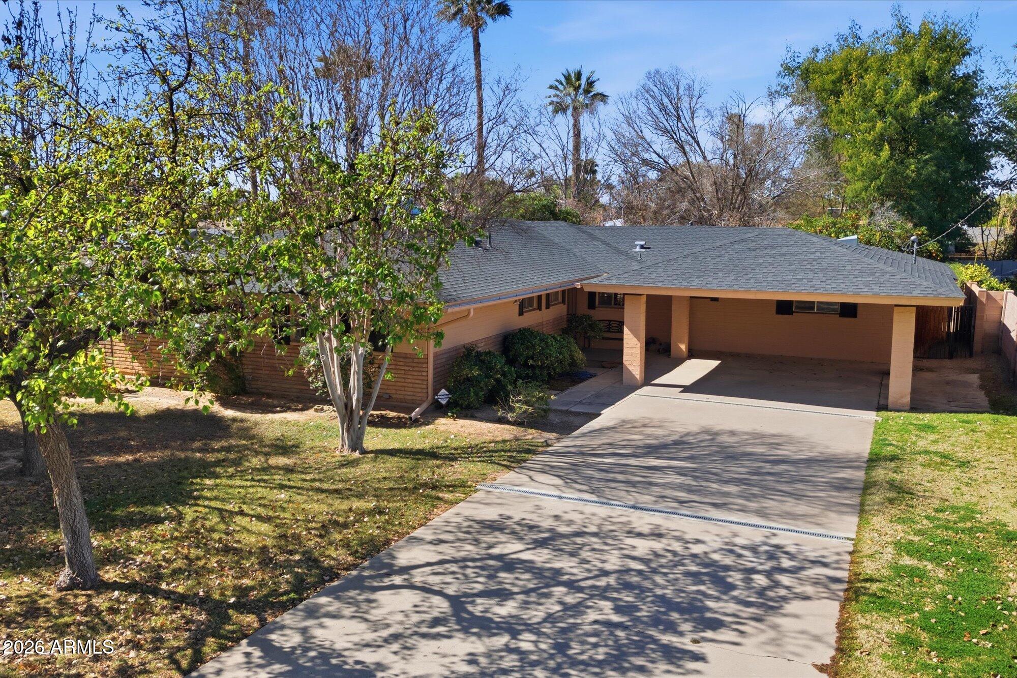 7720 North 3rd Avenue Phoenix, AZ 85021 - Photo 5 of 32 Mature Landscaping