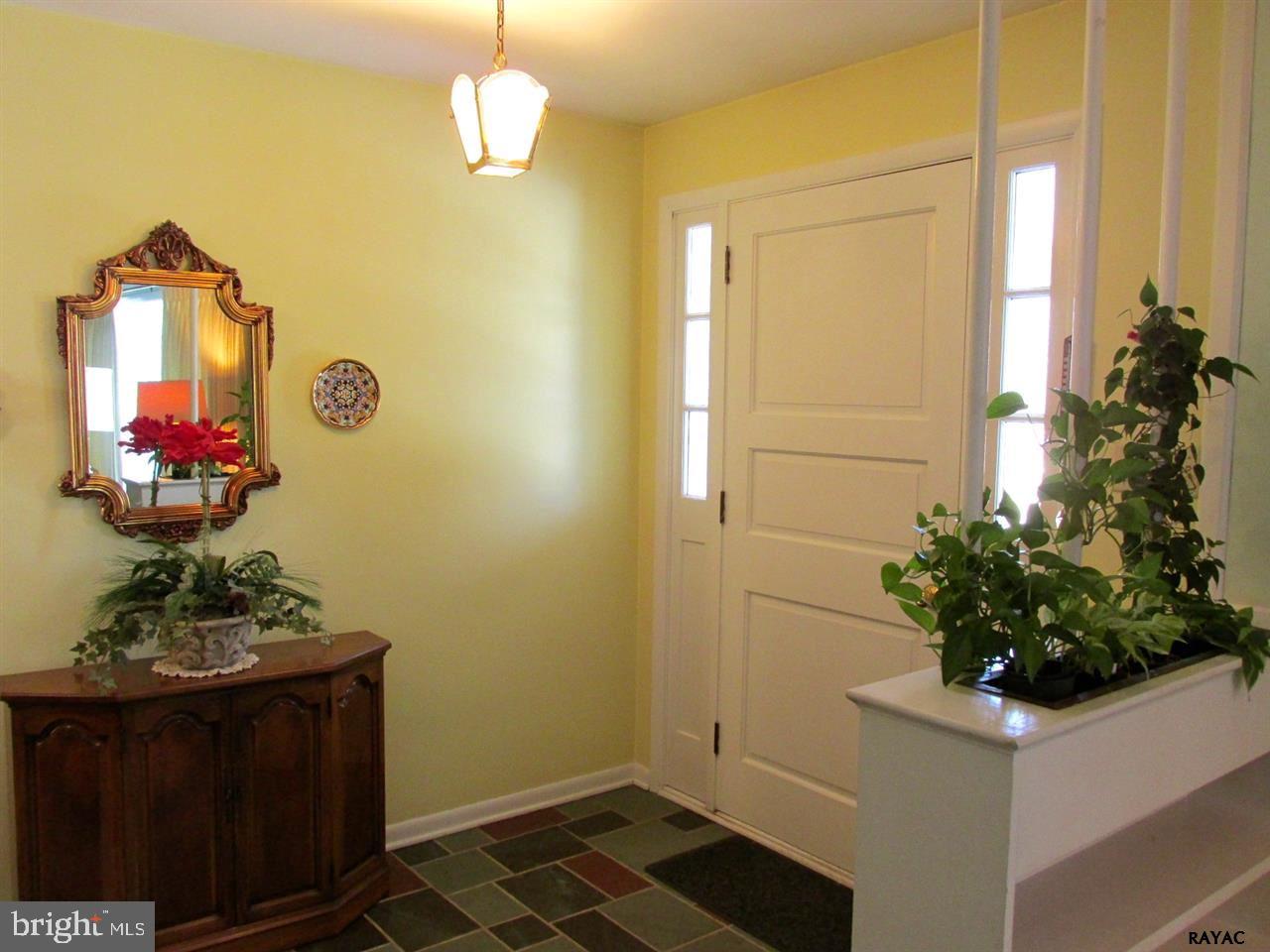 3320 Harrowgate Road York, PA 17402 - Photo 4 of 36 Gallery Image 4