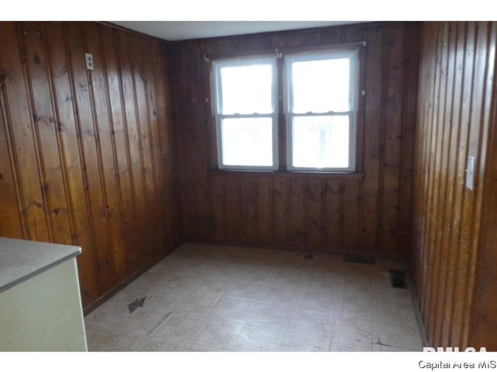 2233 South 10th Street Springfield, IL 62703 - Photo 11 of 20