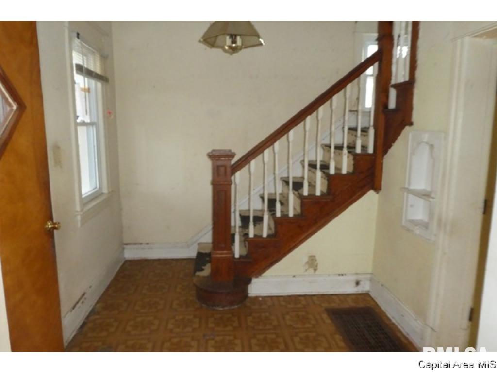 2233 South 10th Street Springfield, IL 62703 - Photo 2 of 20
