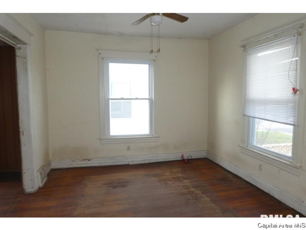 2233 South 10th Street Springfield, IL 62703 - Photo 3 of 20