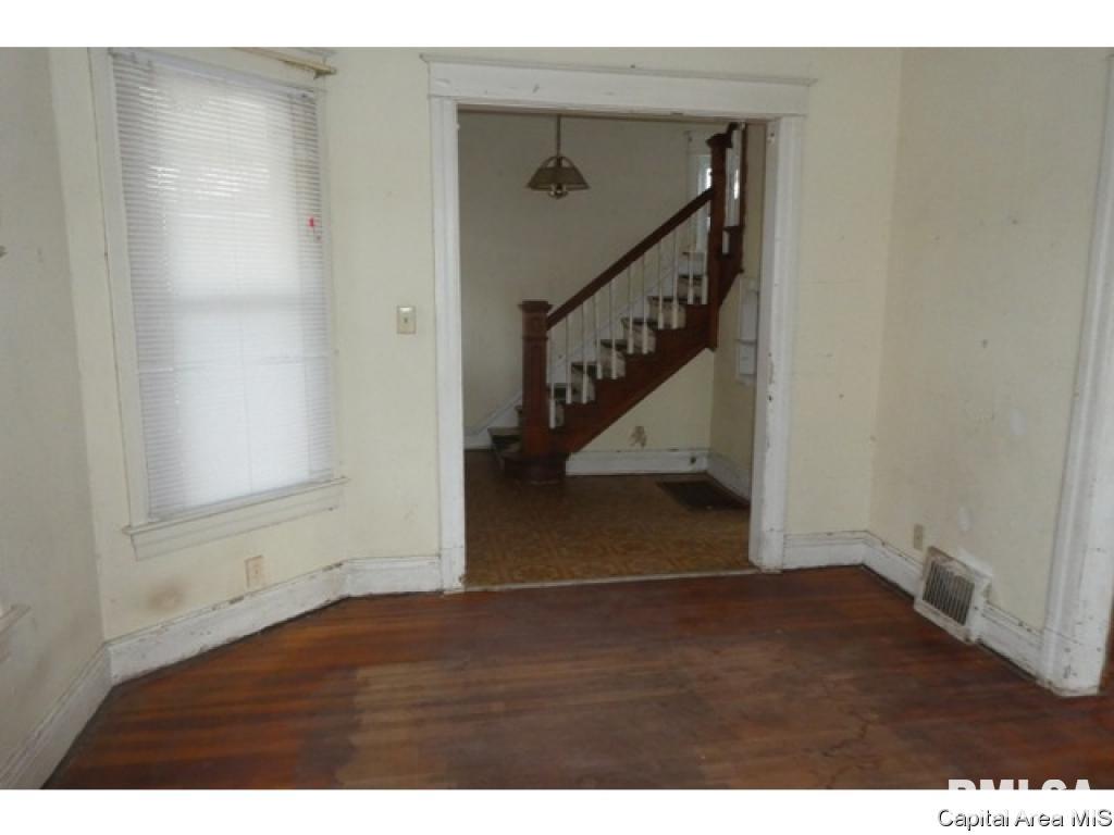 2233 South 10th Street Springfield, IL 62703 - Photo 5 of 20