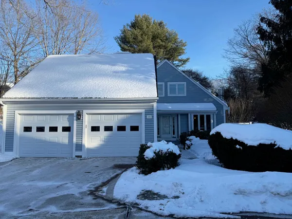 $525,000 | 555 Straw Hill Road, Manchester, NH 03104