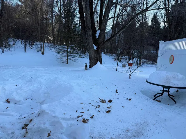 $550,000 | 555 Straw Hill Road, Manchester, NH 03104