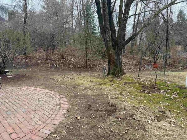 $515,000 | 555 Straw Hill Road, Manchester, NH 03104