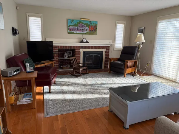$515,000 | 555 Straw Hill Road, Manchester, NH 03104