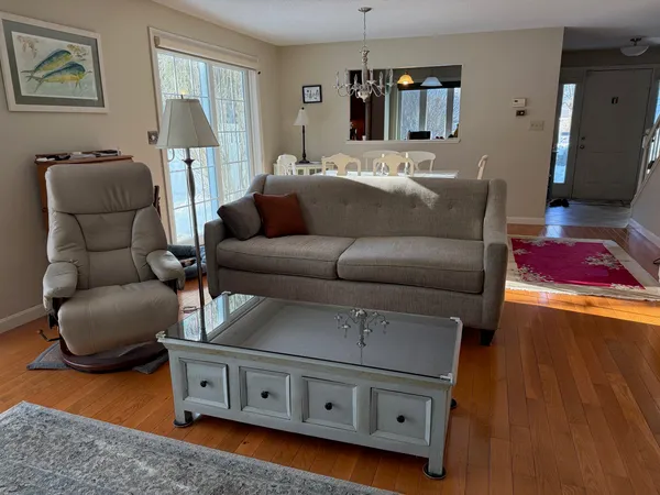 $515,000 | 555 Straw Hill Road, Manchester, NH 03104