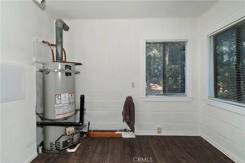 26331 Alpine Lane Twin Peaks, CA 92391 - Photo 33 of 41 a view of a room with gym equipment