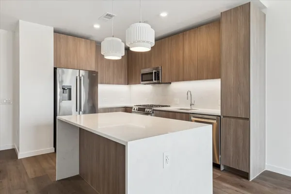 $6,334 | 1 Riva Row, Unit 1308, The Woodlands, TX 77380