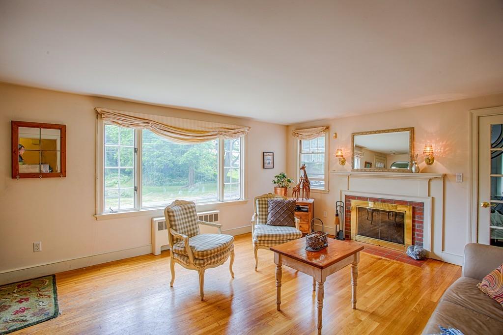 92 Evans Road Marblehead, MA 01945 - Photo 5 of 33 Gallery Image 5