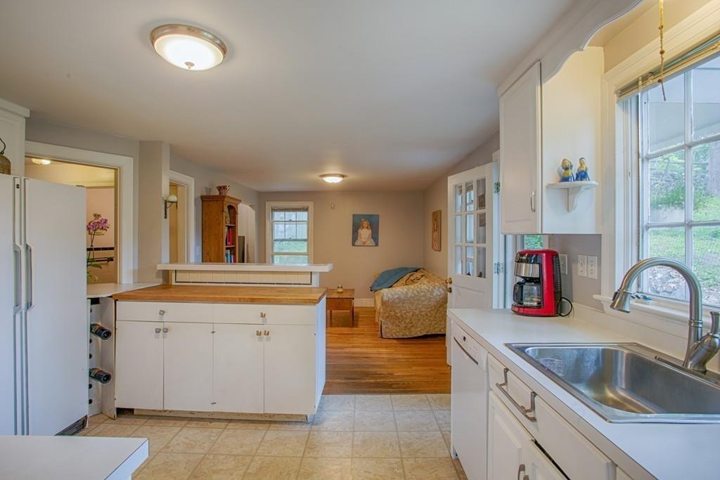 92 Evans Road Marblehead, MA 01945 - Photo 9 of 33 Gallery Image 9