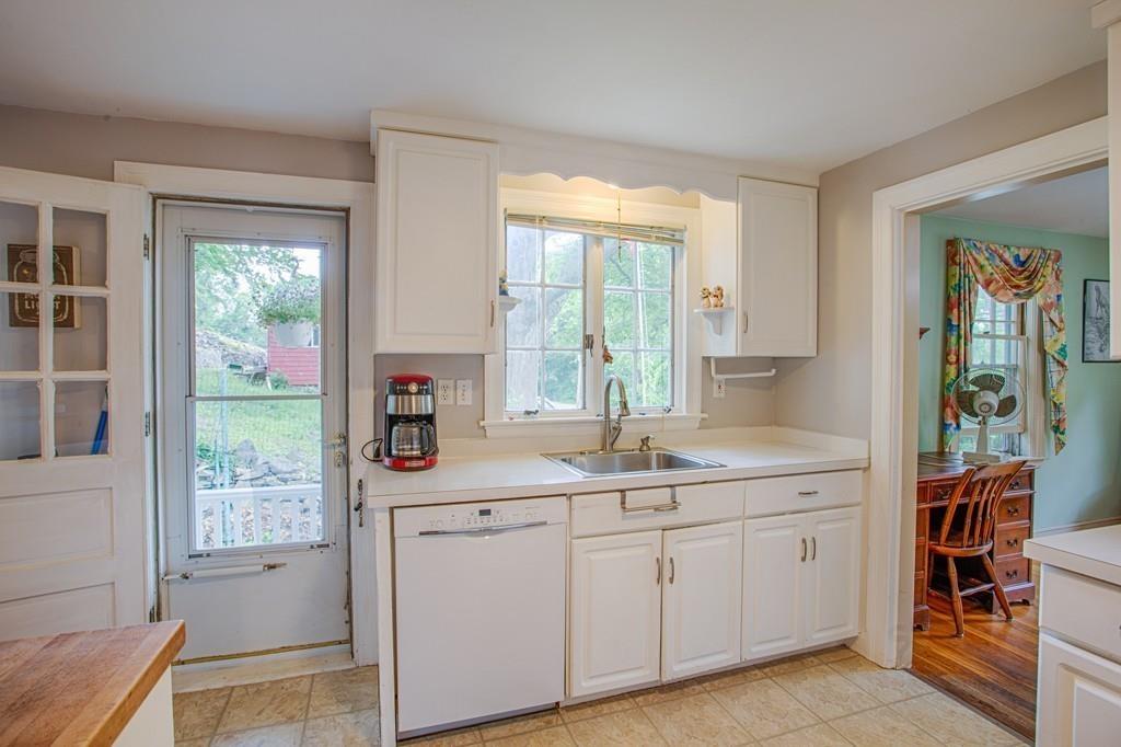 92 Evans Road Marblehead, MA 01945 - Photo 10 of 33 Gallery Image 10