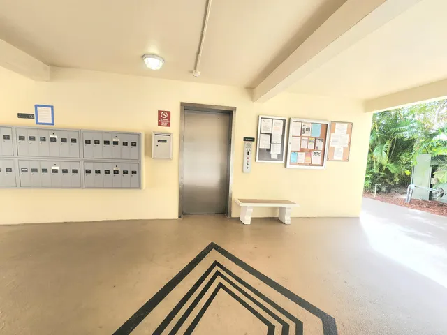 $1,450 | 3959 Via Poinciana, Unit 208, Lake Worth, FL 33467